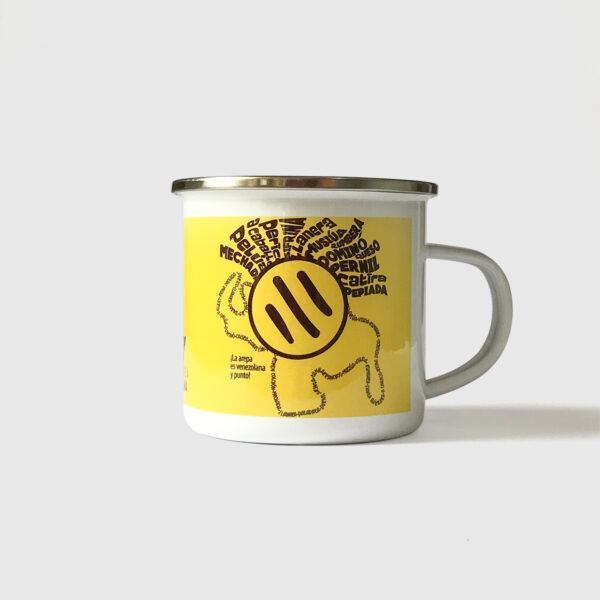 Taza de Peltre. <br/> Arepa Xtrema blanca fondo amarillo